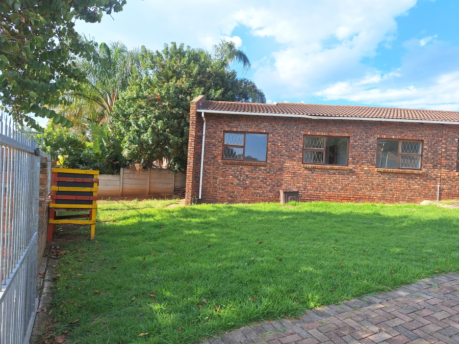 To Let 4 Bedroom Property for Rent in Strelitzia Park Eastern Cape